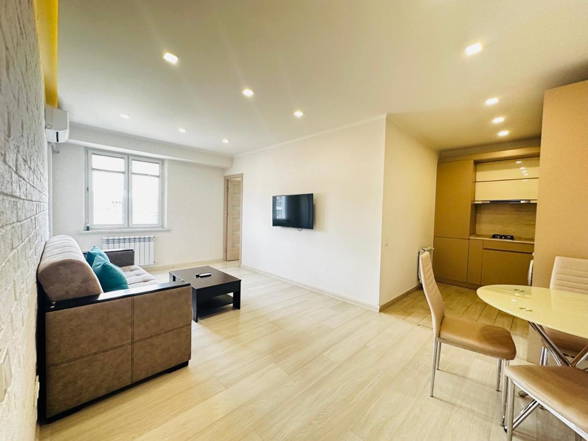 Suite Apartment On Pushkin Street Jerevan Exteriör bild