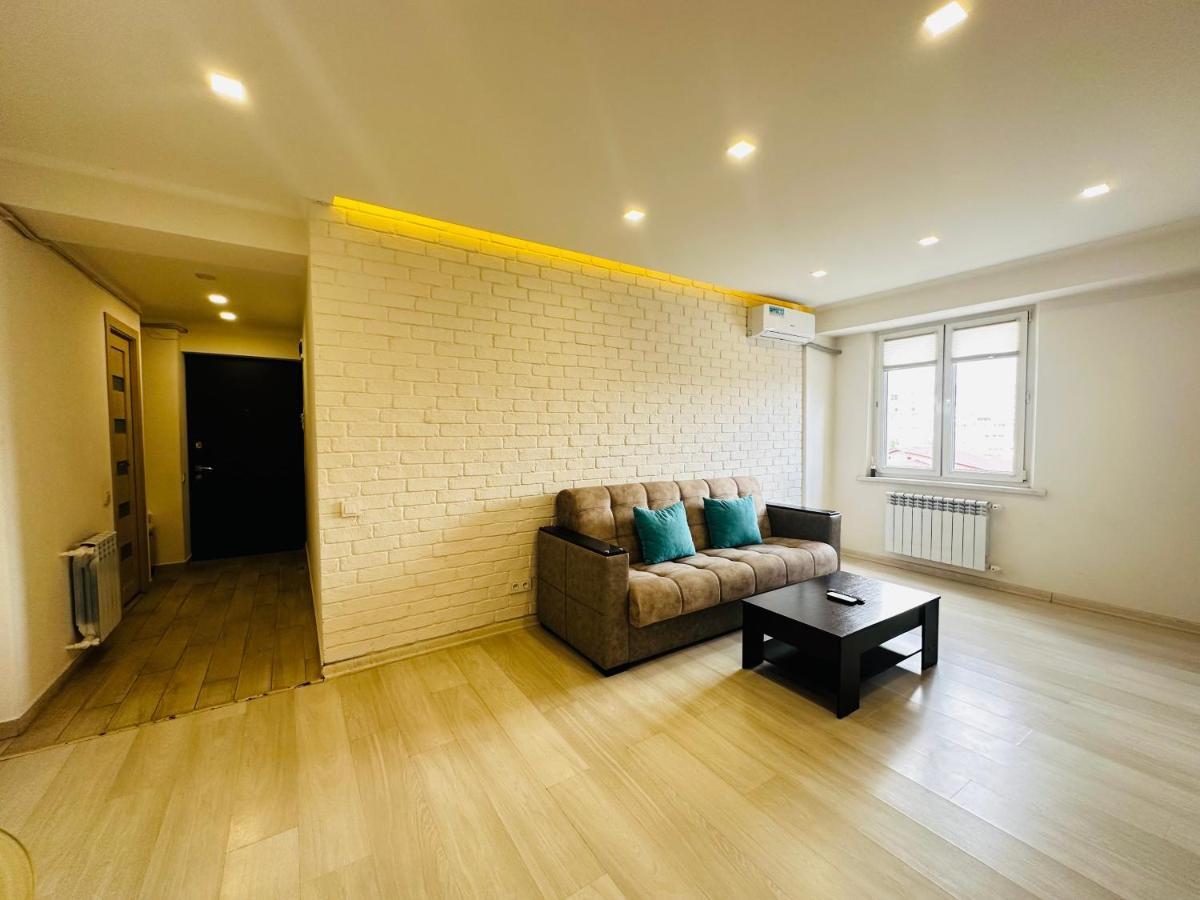 Suite Apartment On Pushkin Street Jerevan Exteriör bild